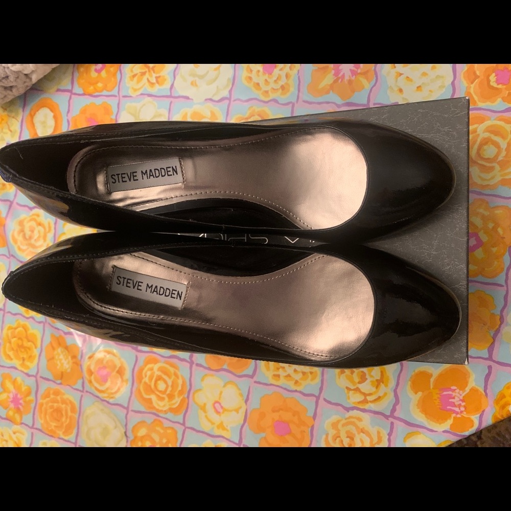 Glossy leather Steve Madden.